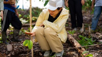 Maudy Ayunda Support Project Reforestasi di Kalimantan dengan Lip Butter Balm