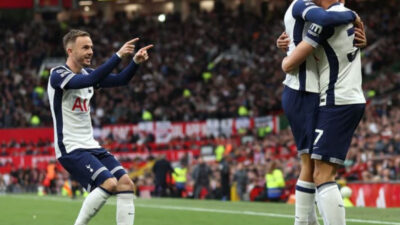 Tottenham Cukur Manchester United 3-0 di Stadion Old Trafford