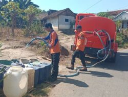 Warga Desa Sepuk Laut memprotes kesepakatan kompensasi PT PAL yang dinilai tidak sesuai kewajiban perusahaan dalam HGU 2014. (Dok. HO/faktakalbar.id)