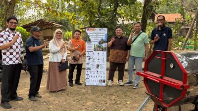 UMN dan Bank Sampah IRMAS Desa Pete Ubah Sampah Residu Jadi Arang Bernilai Ekonomi Lewat Teknologi dan Platform Digital