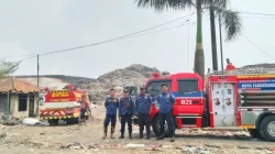 TPA Jatiwaringin Masih Membara, Damkartan Tangsel Terjunkan Personel Tambahan